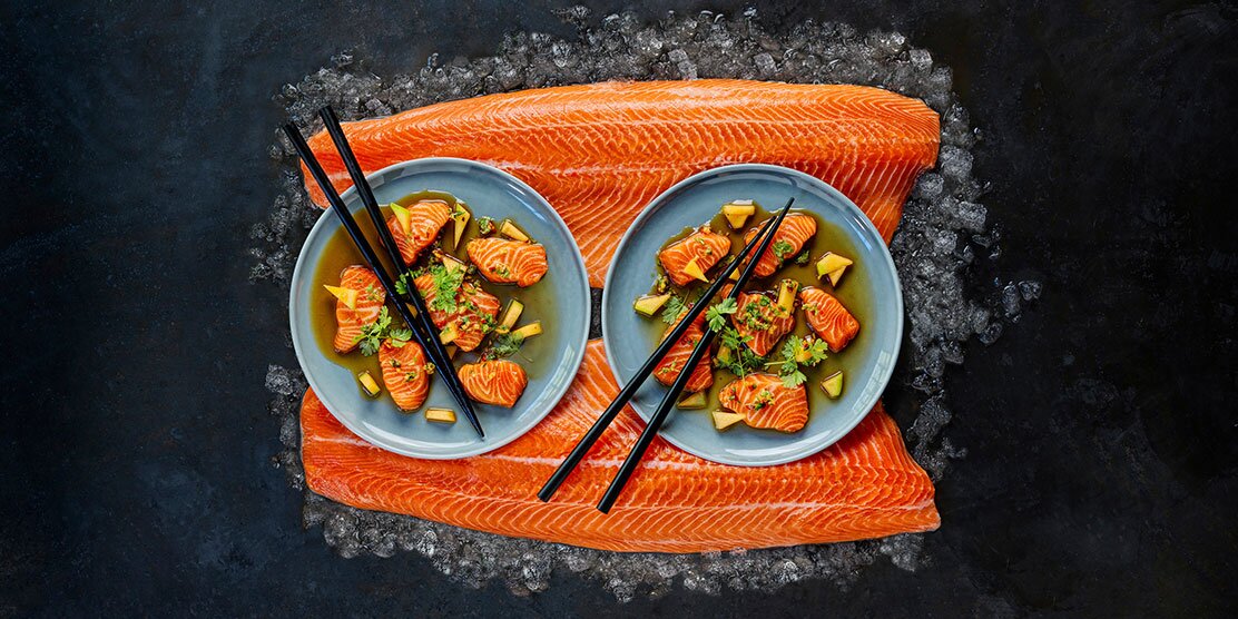 ฟยอร์ดเทราต์ซาชิมิกับซอสพอนซึ